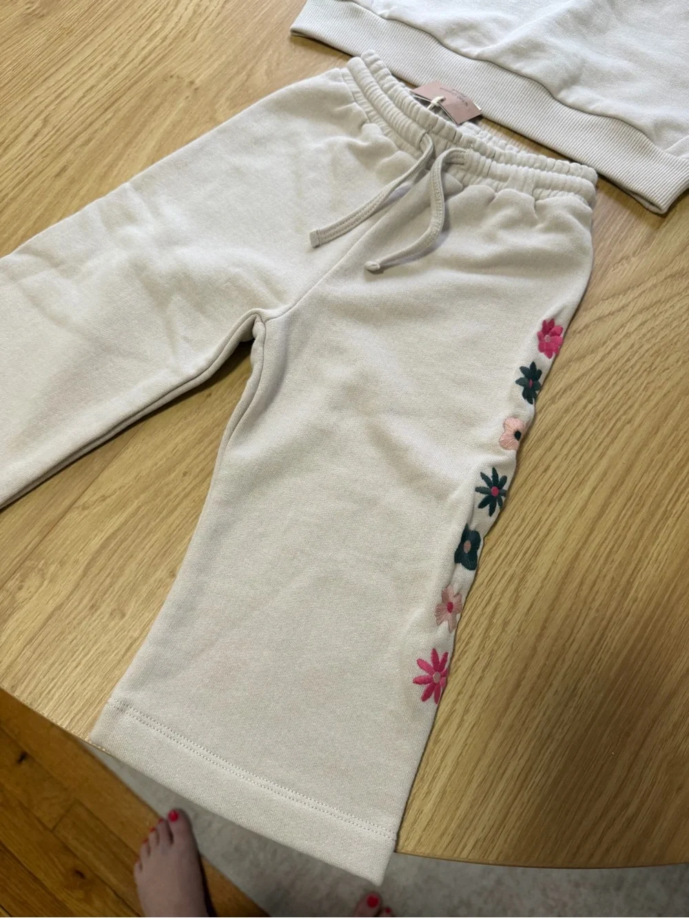 Antebies Kids Graphic Flowers Sweat Set Set Size 2y NWT
